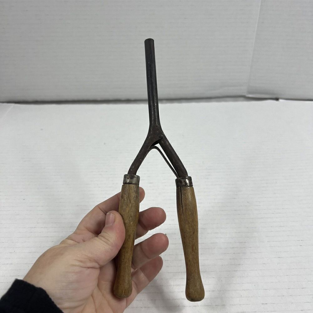 Antique Vintage Curling Iron Hair Crimpers Wood Handles - Picture 7 of 10